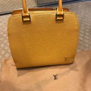 louis vuitton yellow epi pont neuf handbag🛍